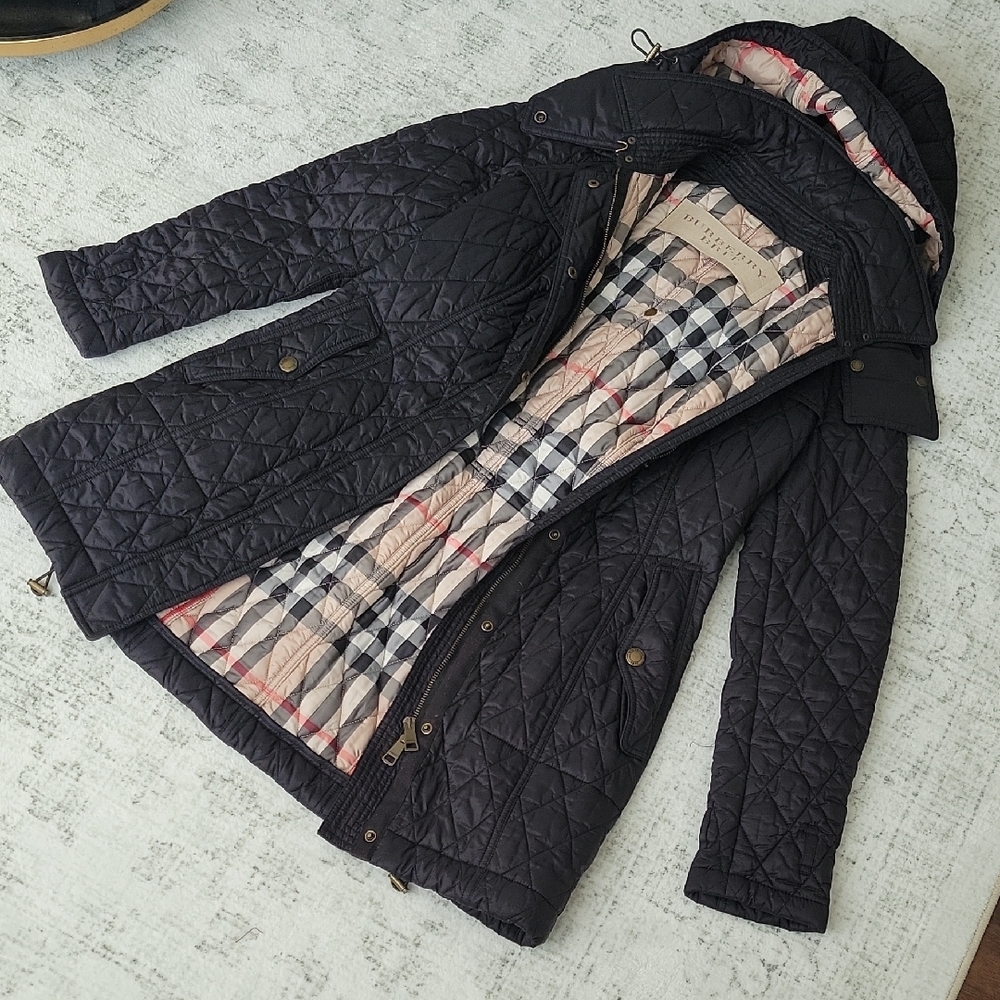 Burberry Black Quilted Puffer Coat with Signature Beige Check Lining - Picture 9 of 16